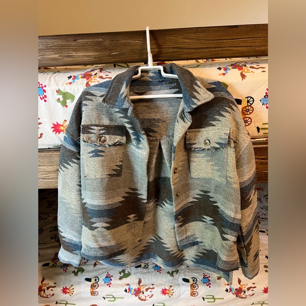 Aztec western shacket size small. Blue and gray